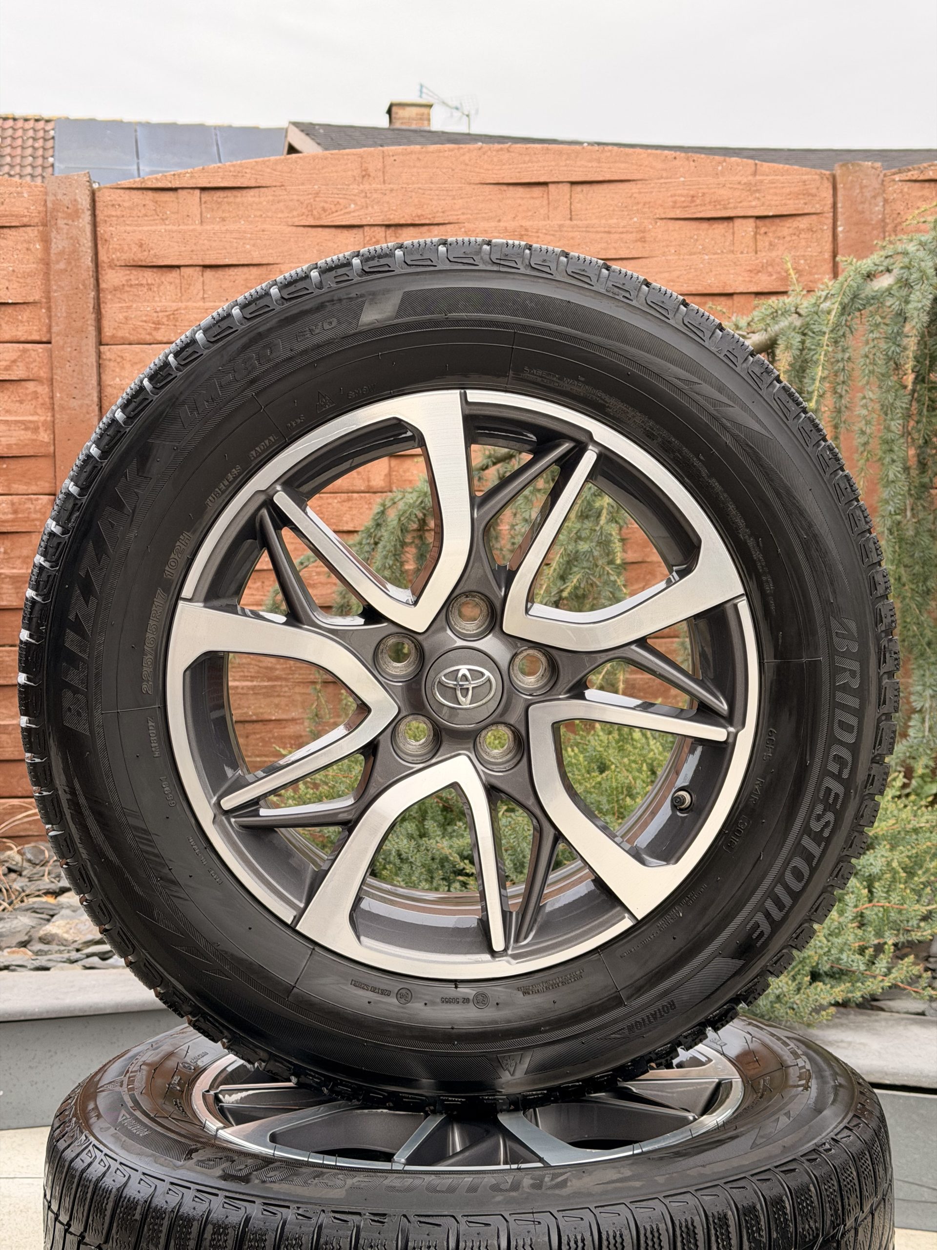 Original 17" Toyota RAV 4 Jantes et Pneus M7 – Image 2