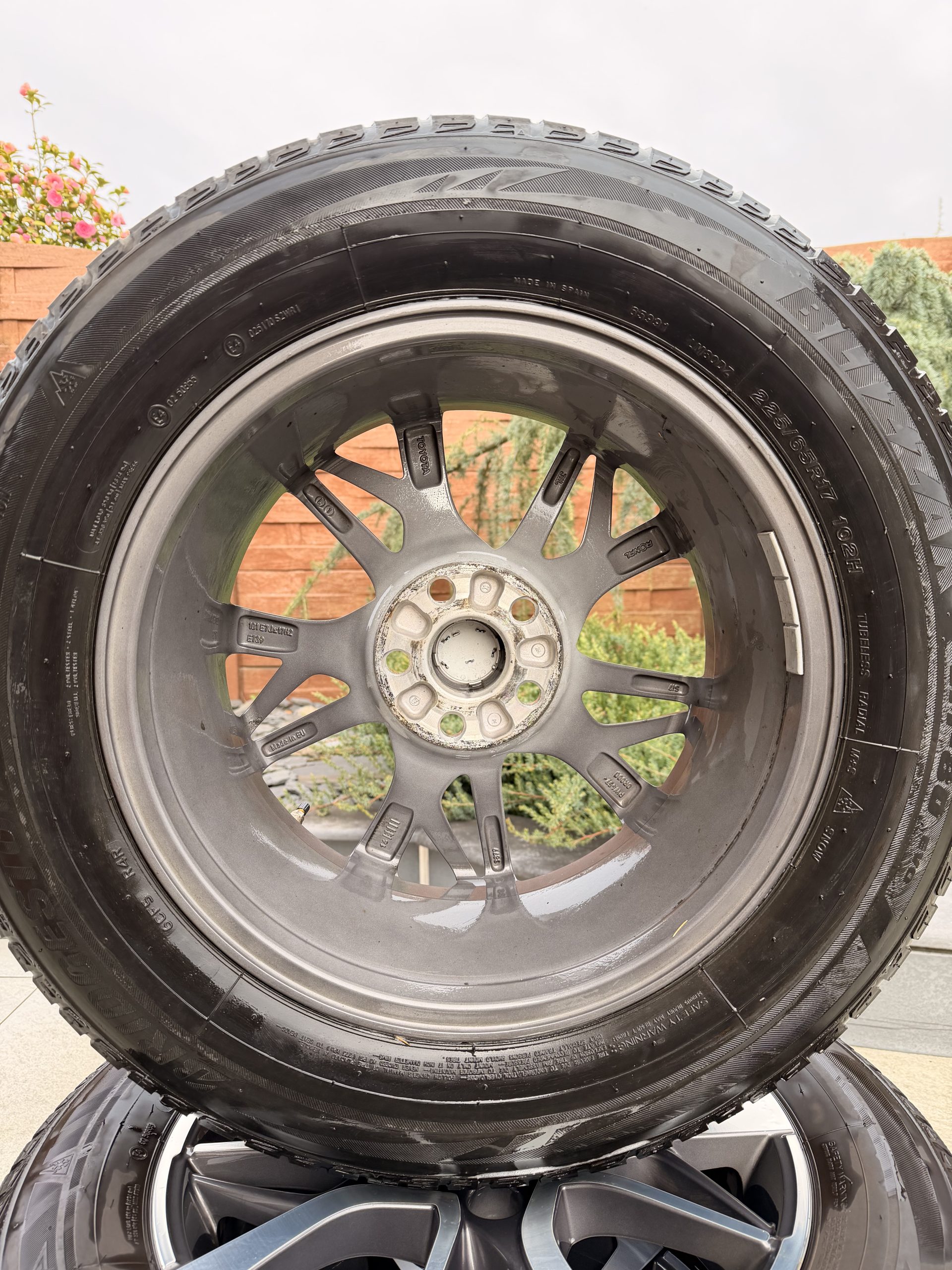 Original 17" Toyota RAV 4 Jantes et Pneus M7 – Image 6