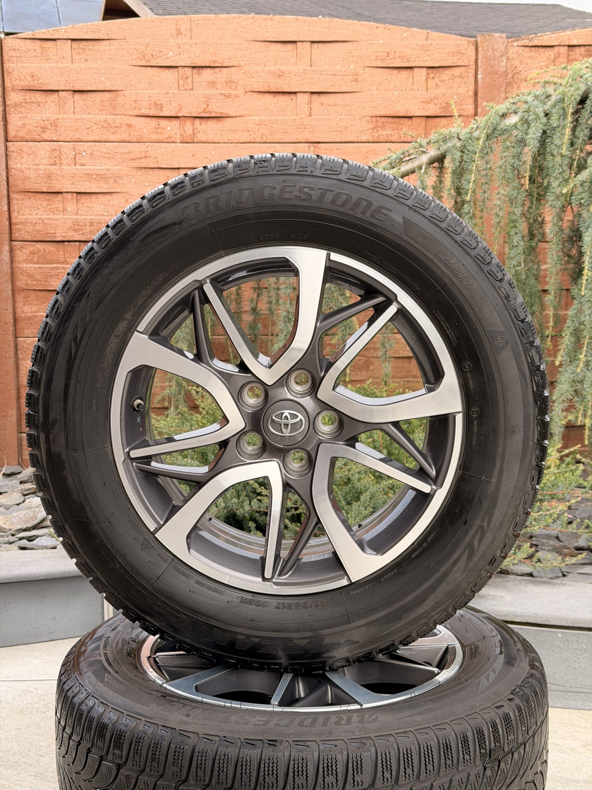 Original 17" Toyota RAV 4 Jantes et Pneus M7 – Image 3