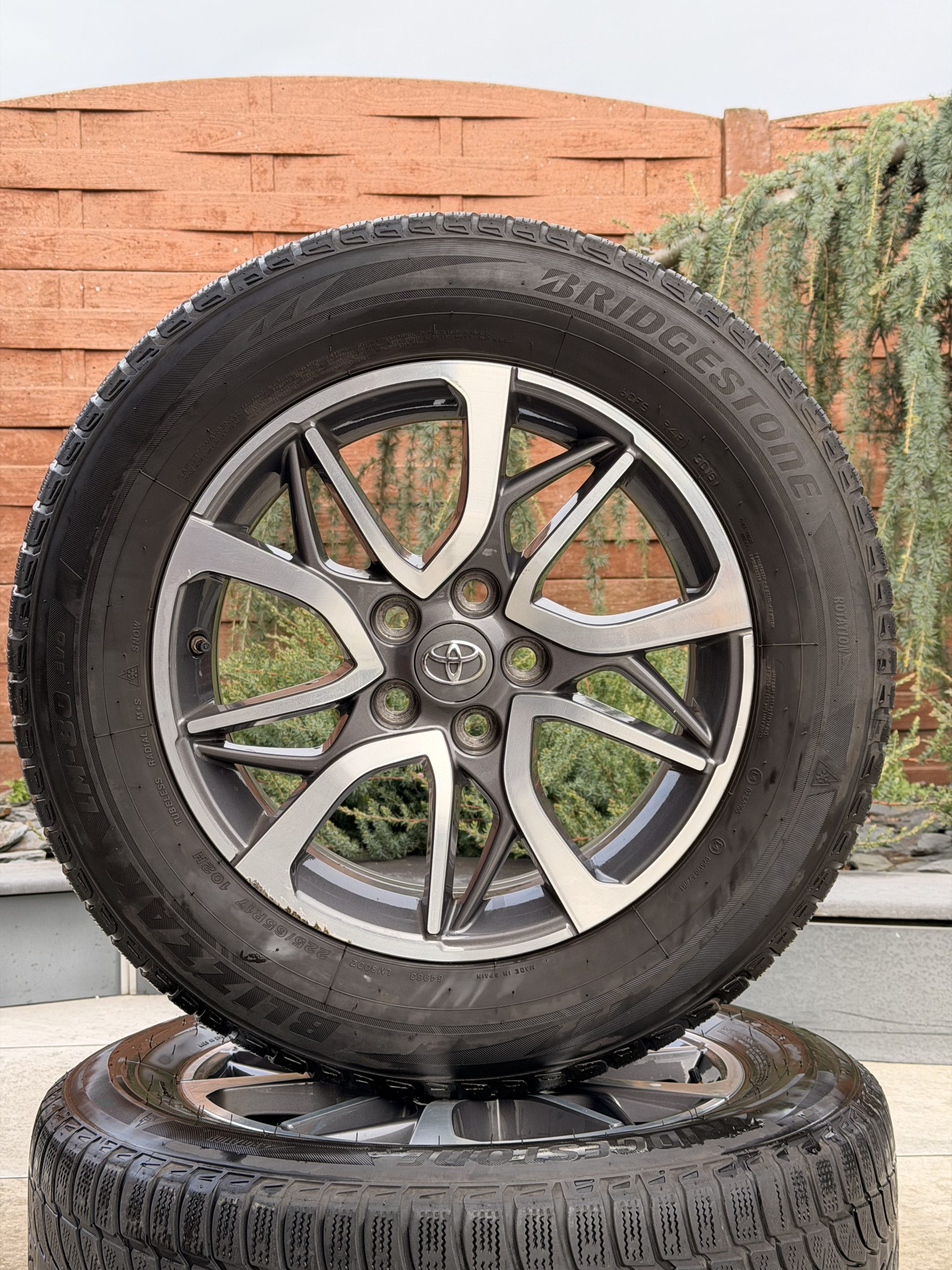 Original 17" Toyota RAV 4 Jantes et Pneus M7 – Image 4