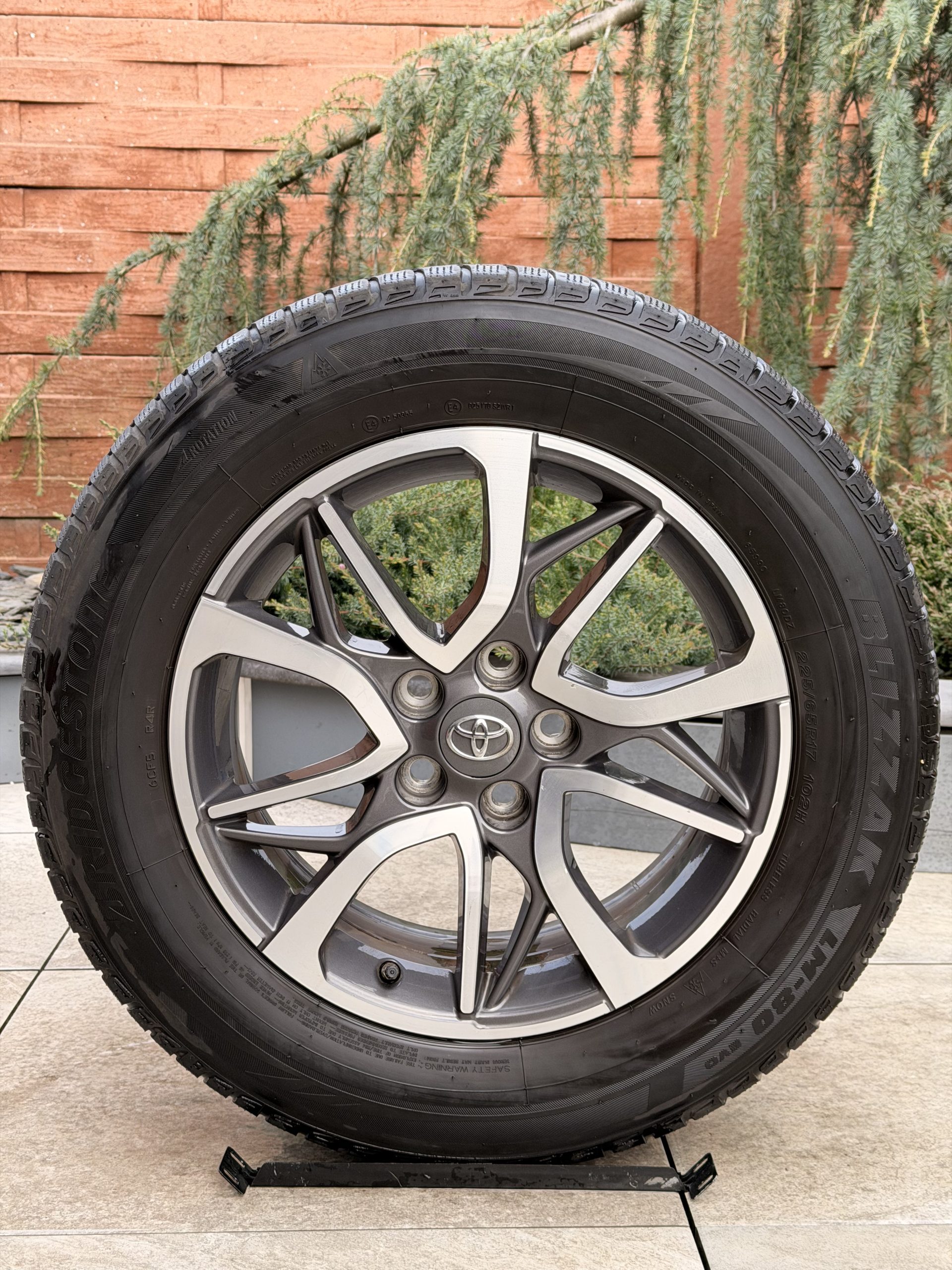 Original 17" Toyota RAV 4 Jantes et Pneus M7 – Image 5