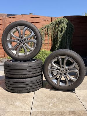 Original 17" Mercedes-Benz Classe C W205 Jantes et pneus M8