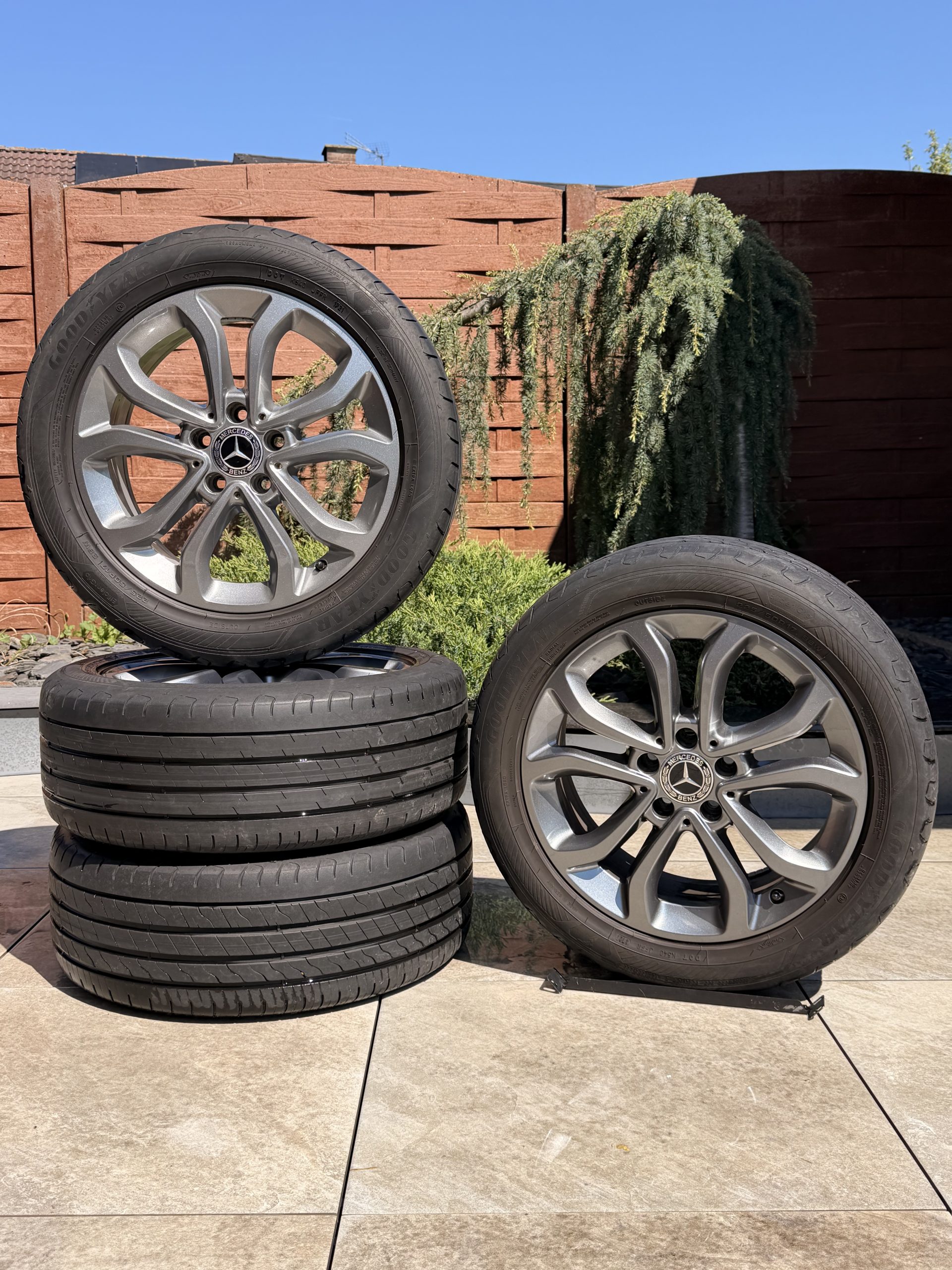 Original 17" Mercedes-Benz Classe C W205 Jantes et pneus M8