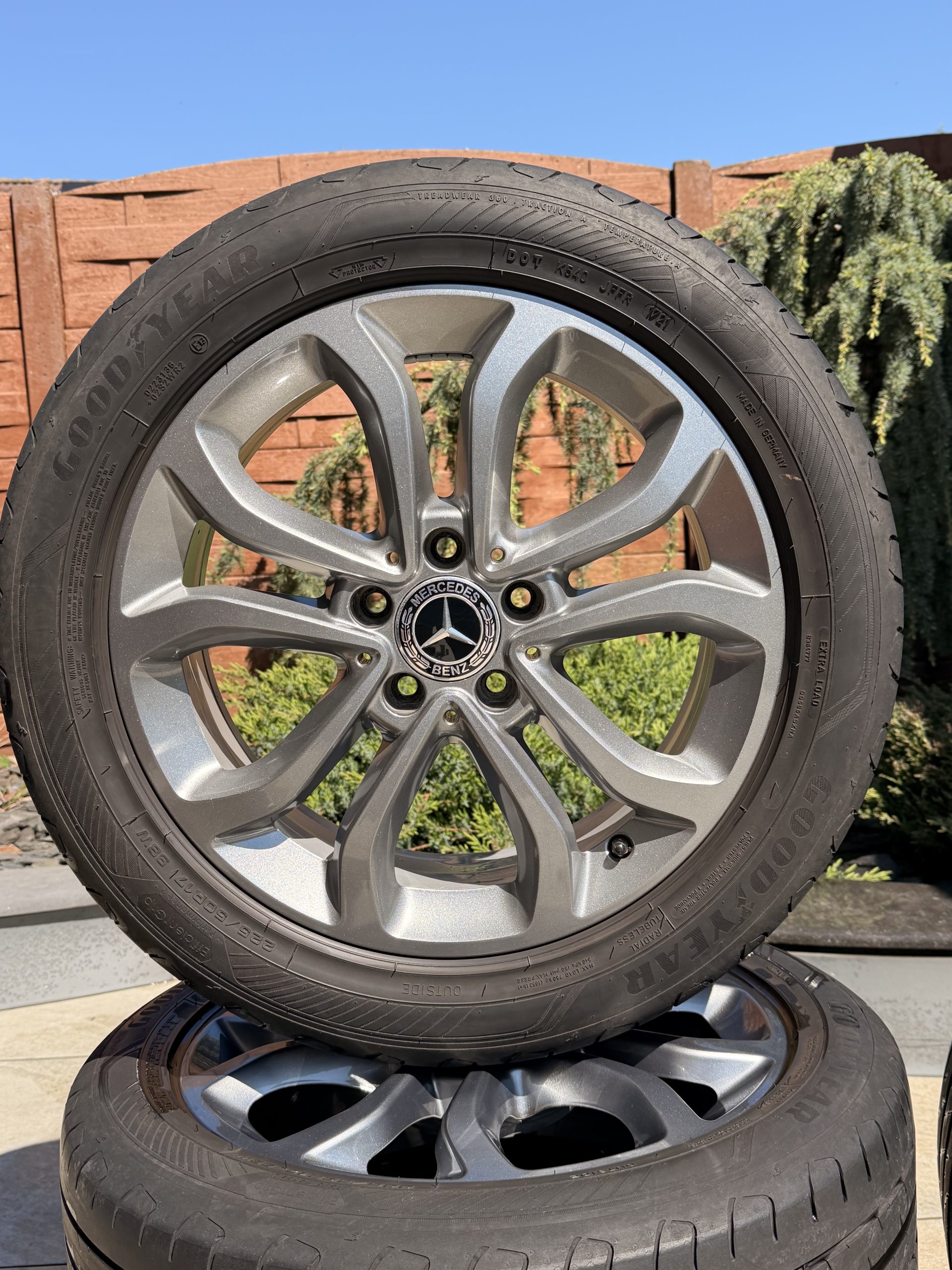 Original 17" Mercedes-Benz Classe C W205 Jantes et pneus M8 – Image 3