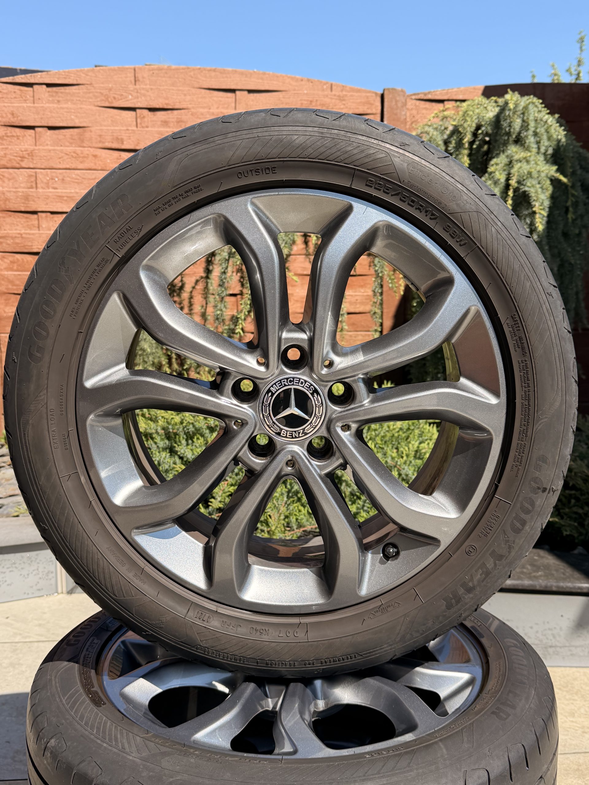 Original 17" Mercedes-Benz Classe C W205 Jantes et pneus M8 – Image 4