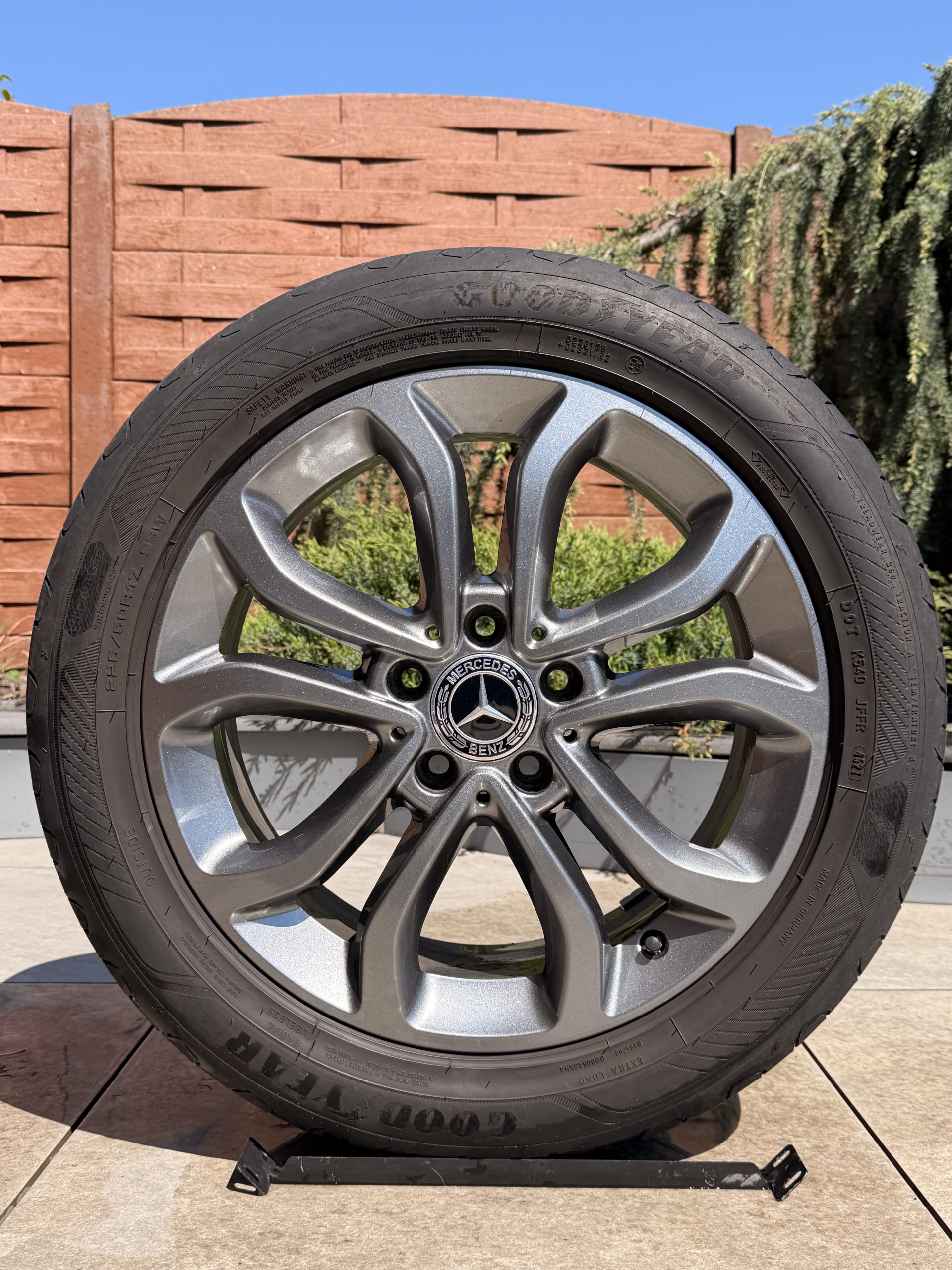 Original 17" Mercedes-Benz Classe C W205 Jantes et pneus M8 – Image 2