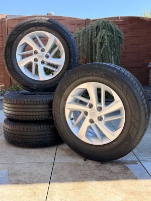 Original 16" Hyundai Tucson Jantes et pneus M10