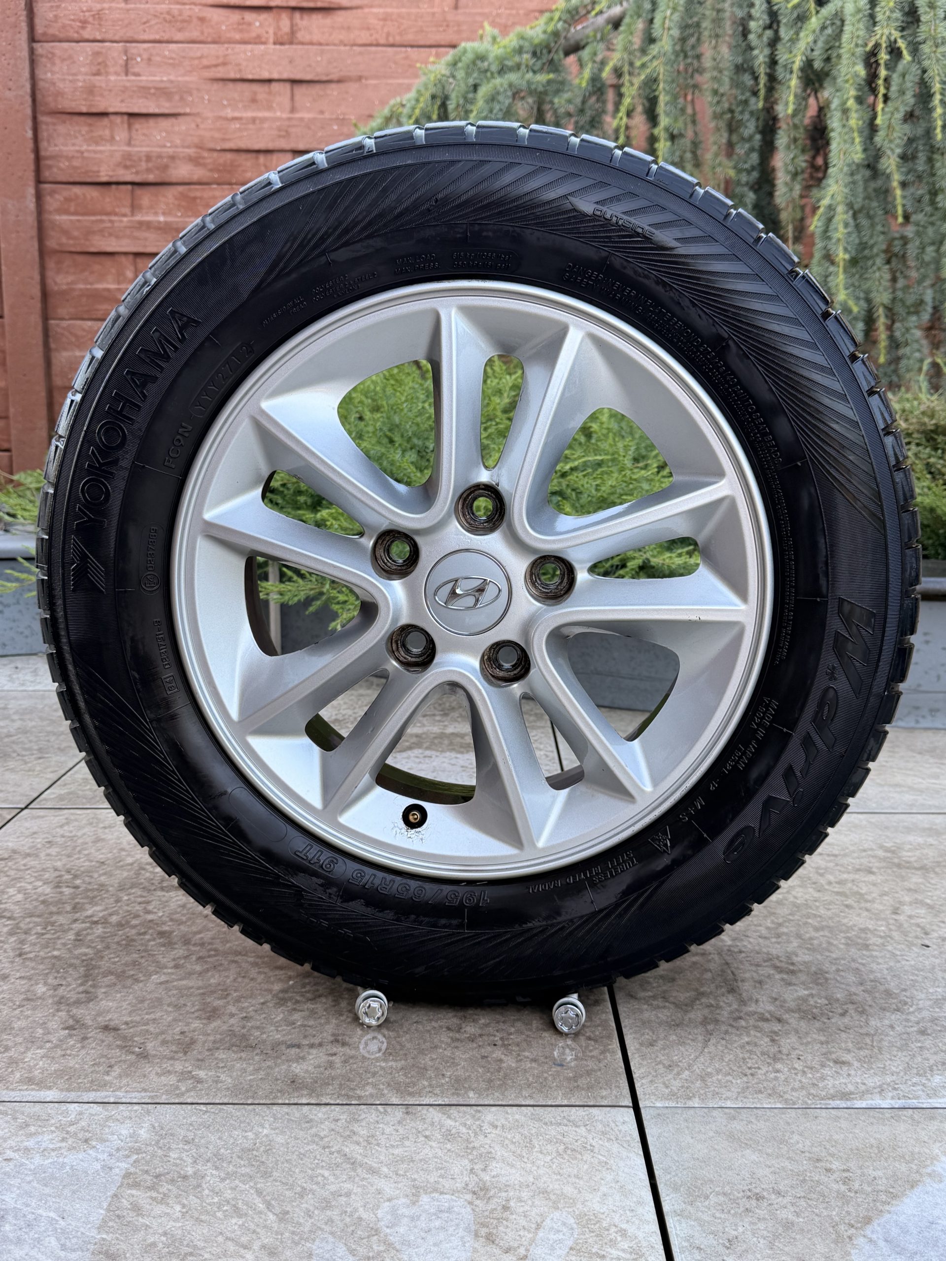 Original 16" Hyundai i30 – Jantes et pneus M25 – Image 5